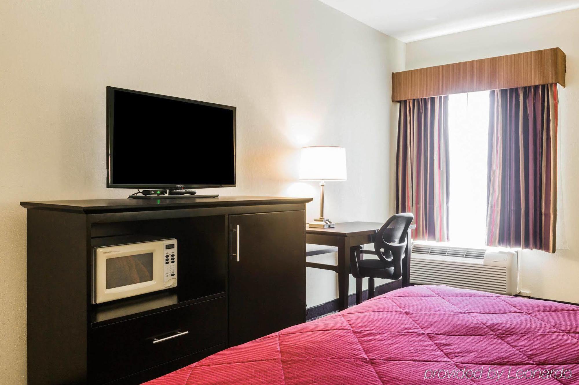 Quality Inn & Suites North Montgomery Ngoại thất bức ảnh