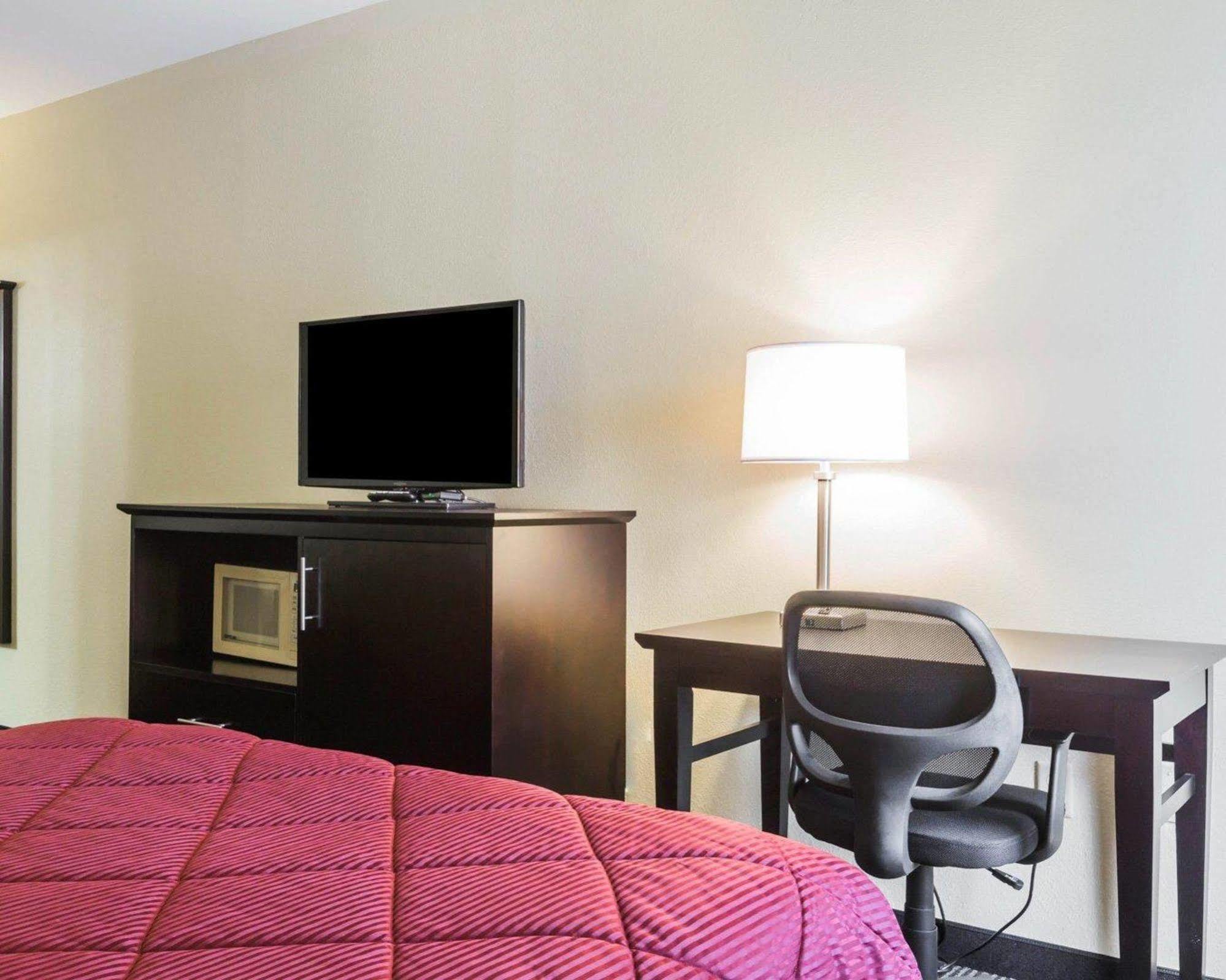 Quality Inn & Suites North Montgomery Ngoại thất bức ảnh