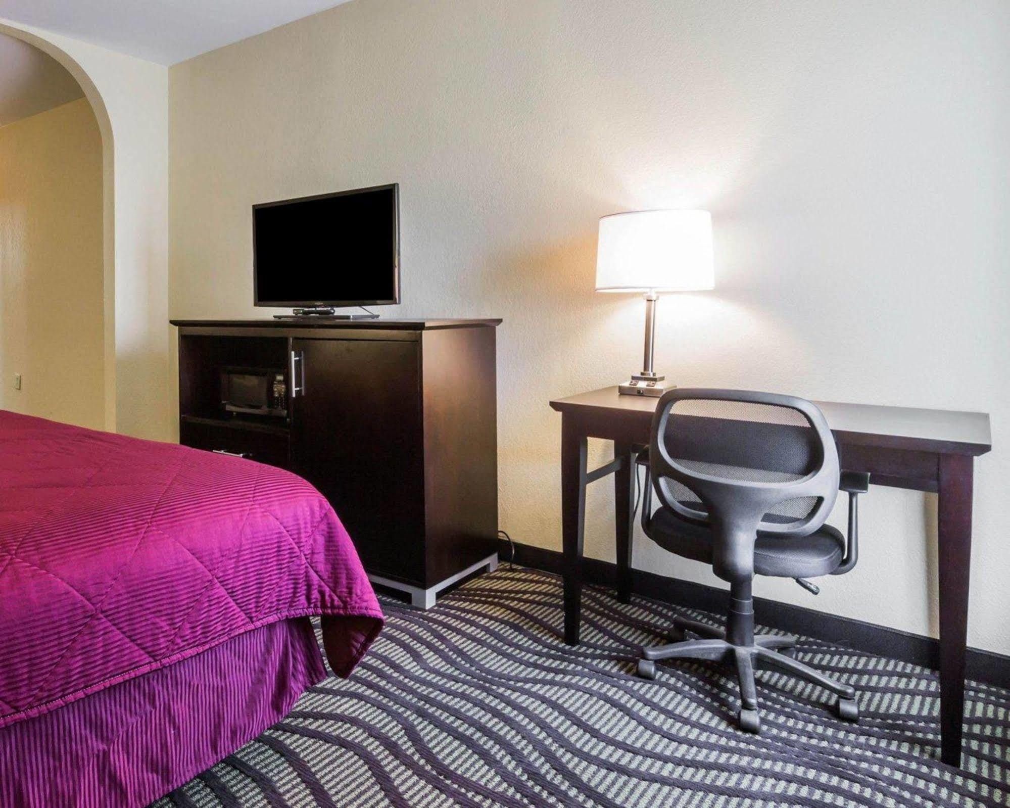 Quality Inn & Suites North Montgomery Ngoại thất bức ảnh