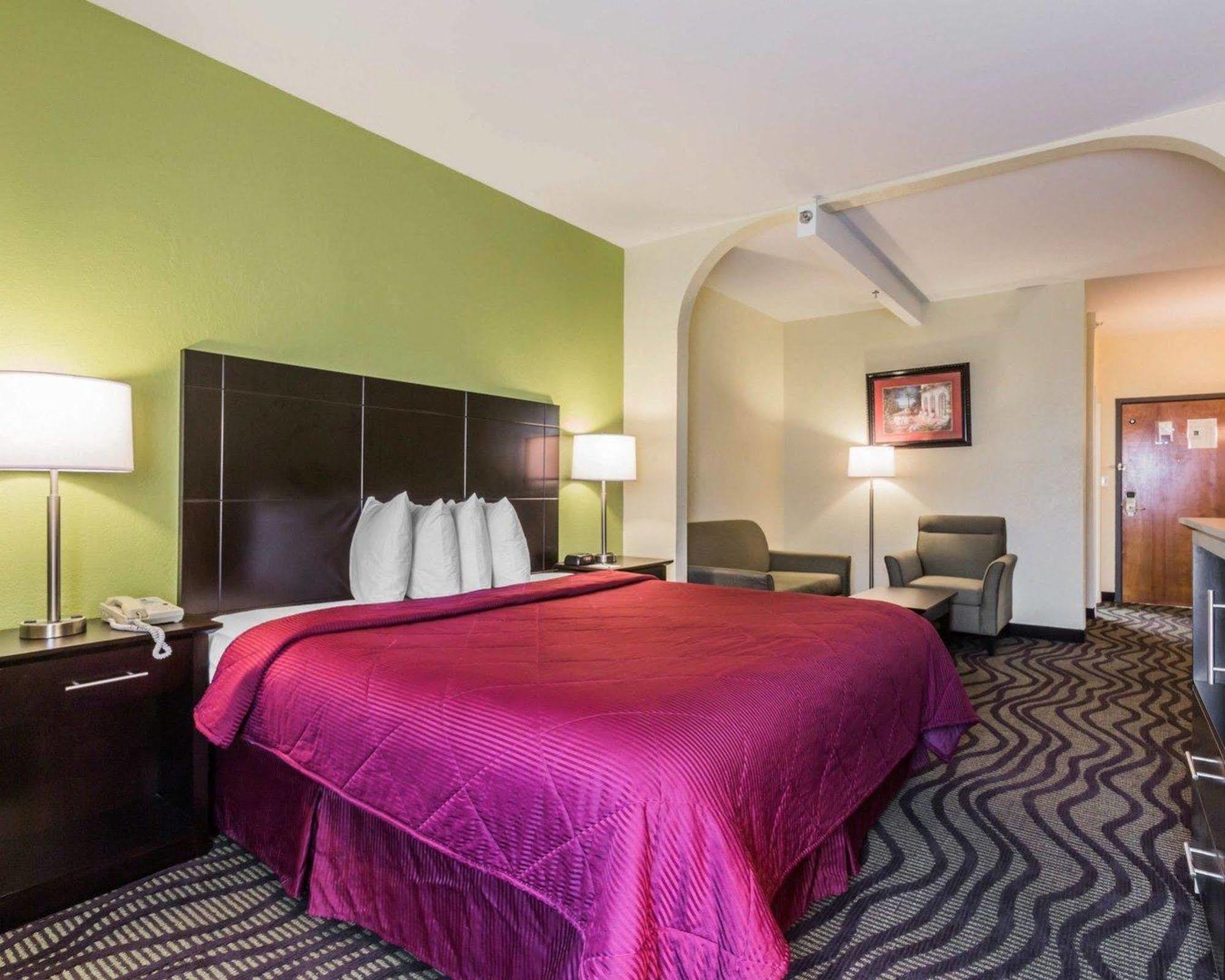 Quality Inn & Suites North Montgomery Ngoại thất bức ảnh
