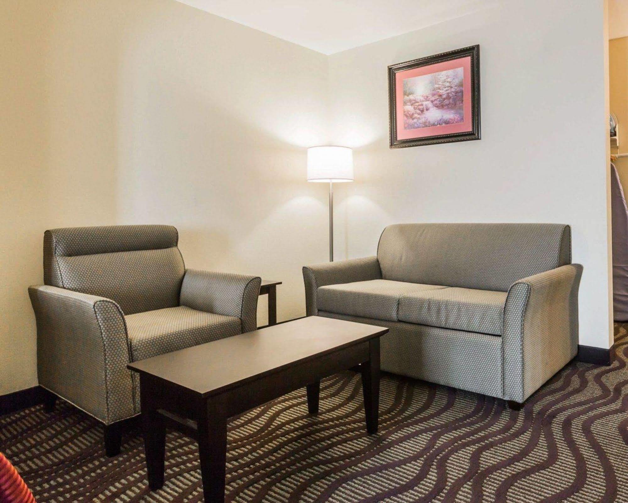 Quality Inn & Suites North Montgomery Ngoại thất bức ảnh