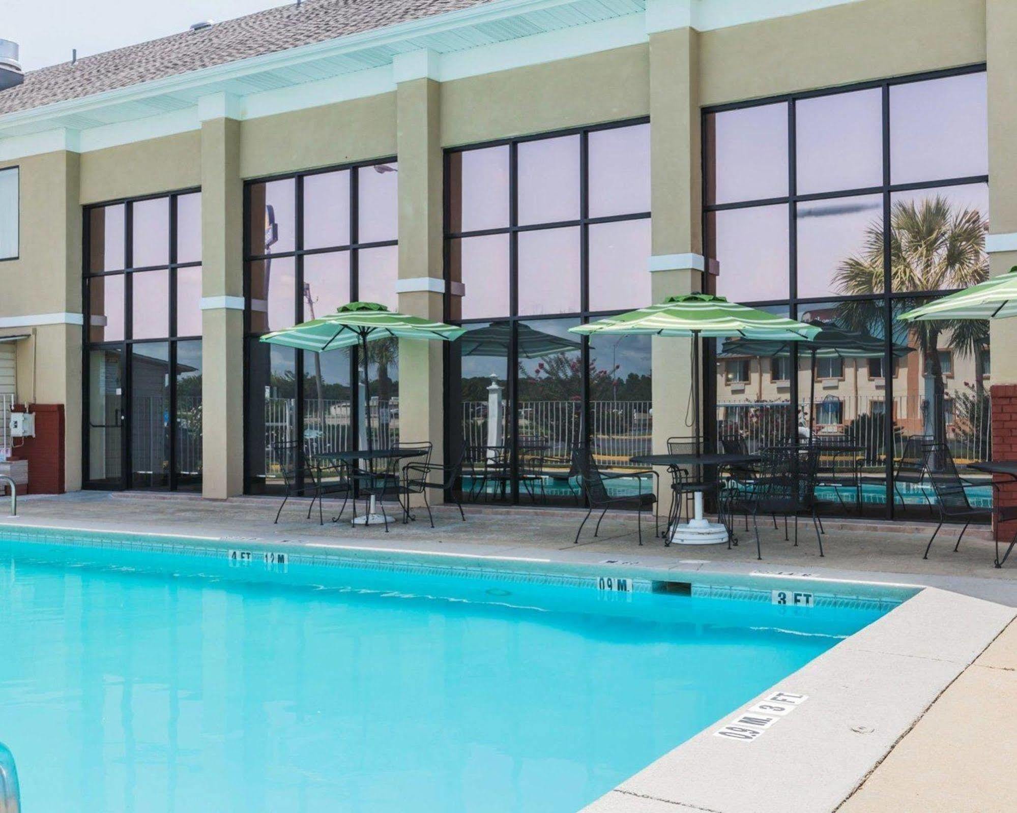 Quality Inn & Suites North Montgomery Ngoại thất bức ảnh